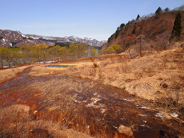 上から見た鉱山跡