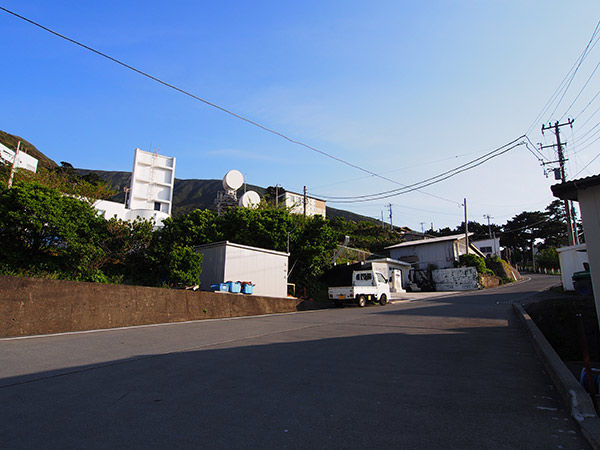 御蔵島 ガソリンスタンド近く