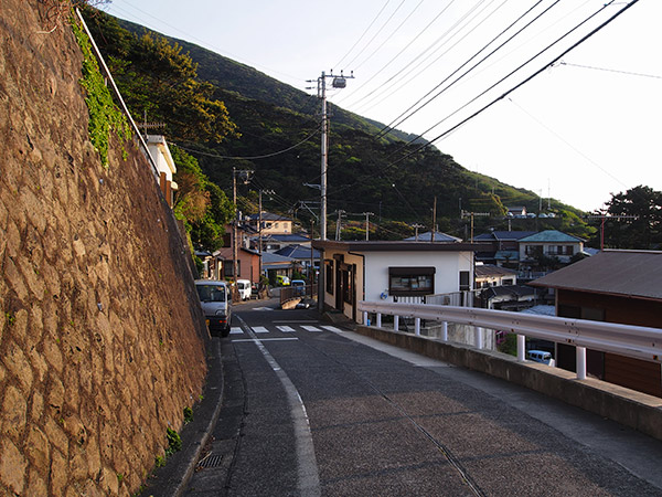 里を抜ける環状線