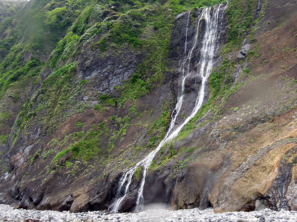 御蔵島の滝
