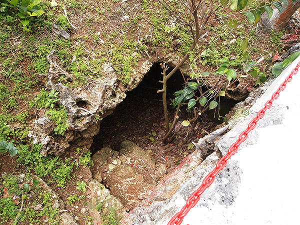西港 公園 洞窟