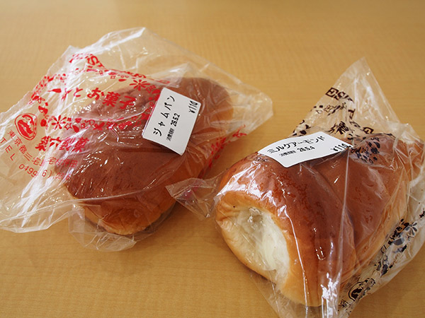 築穴製菓 パン