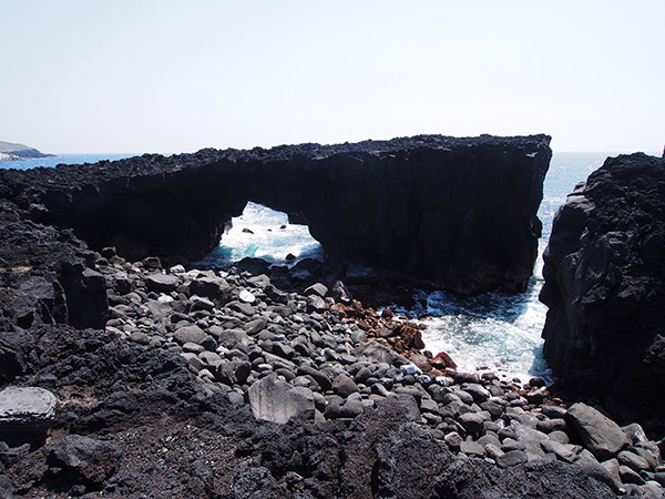 三宅島 メガネ岩