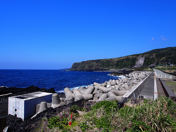 三宅島 阿古 海岸線 消波ブロック