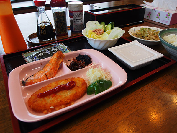 三宅島の民宿 共栄荘の朝食