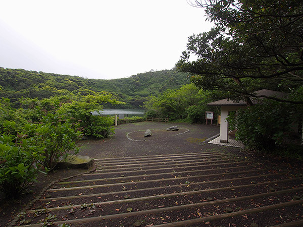 三宅島の大路池 広場