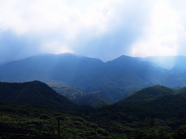 三七山展望台から見た雄山