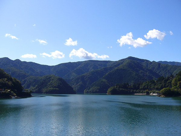 奥多摩湖の美しい風景