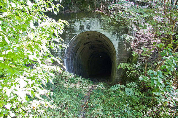 中山トンネルの入り口