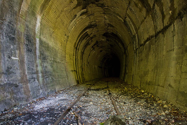 トンネルの入り口付近