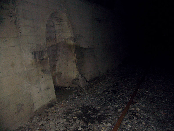 中山トンネルの退避スペース