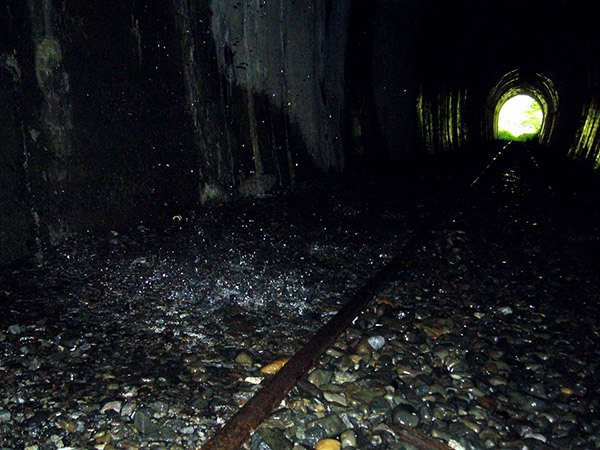 トンネルの水漏れ箇所