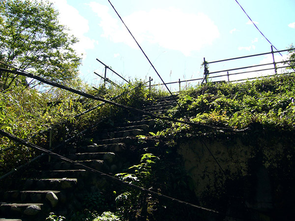 線路から降りる階段