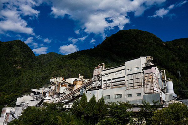 奥多摩工業の氷川工場