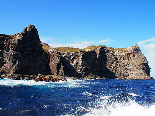 媒島の海岸