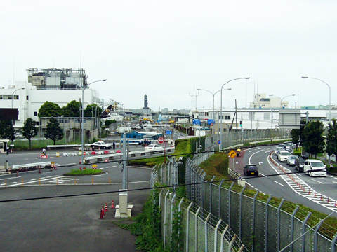 厳戒態勢の成田空港