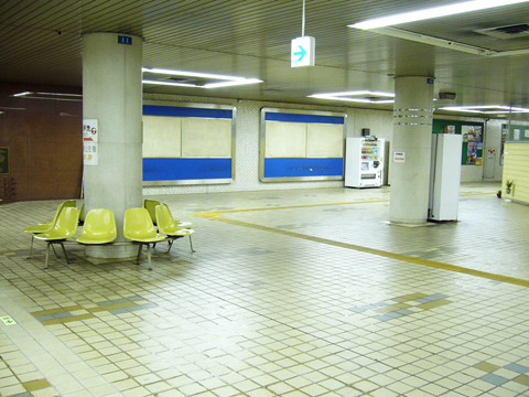 東成田駅の待合スペース