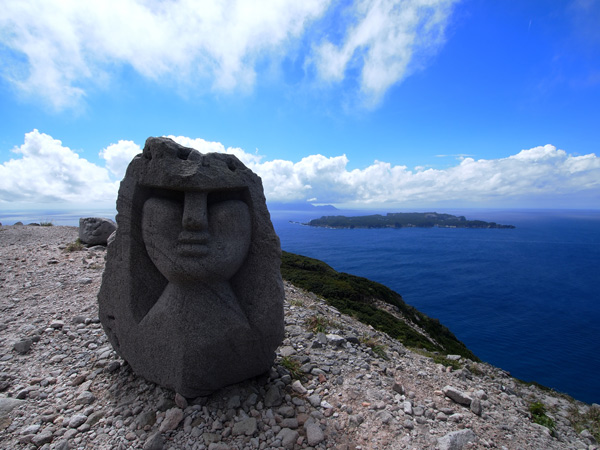 モヤイ像と式根島