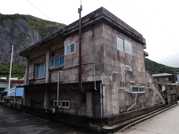 若郷 外壁がコーガ石の住居