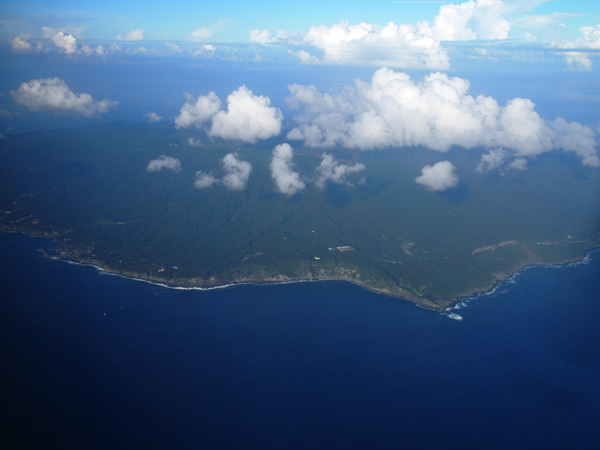 上空から見た伊豆大島