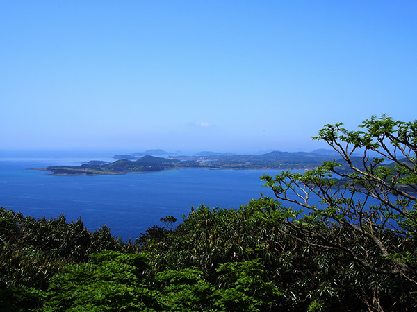 野崎島から見た小値賀島