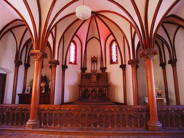 旧野首天主堂の祭壇