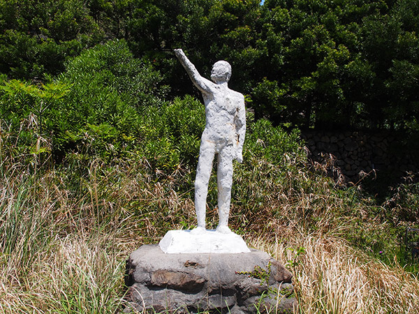 自然学塾村 コンクリート像