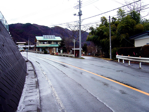 中沢停留所前の交差店