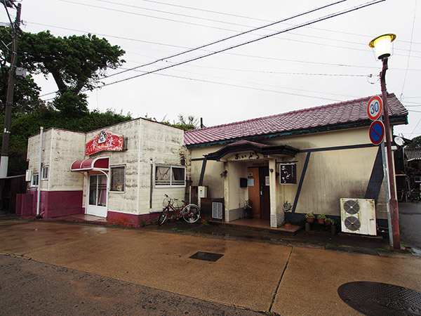 小値賀島 スナックあいどる 食堂