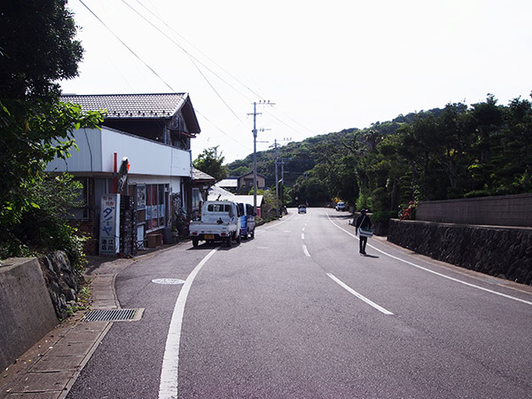 斑島へ続く道