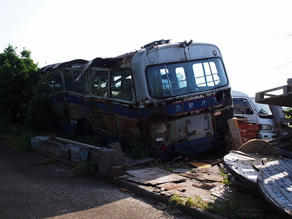 黒島 廃車されたバス