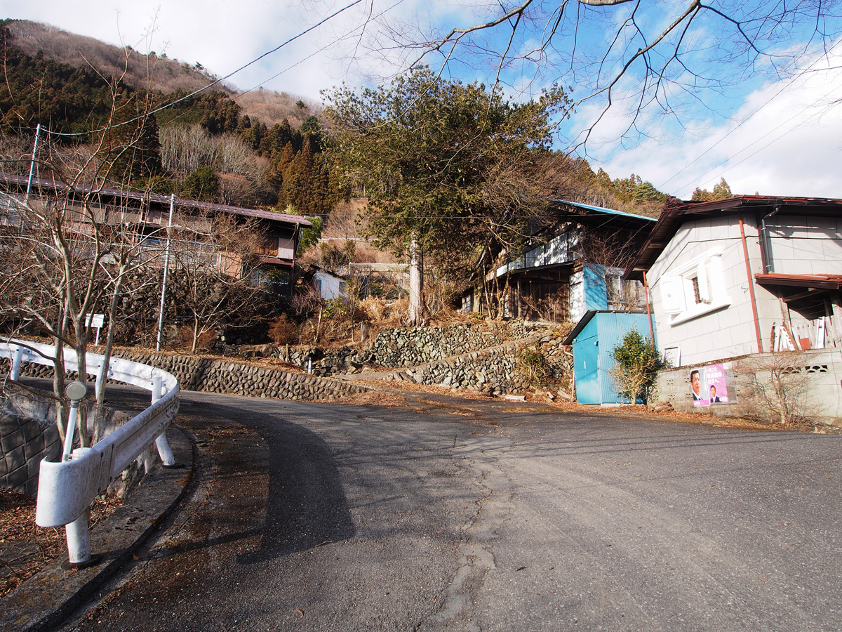 奥多摩 奥集落の民家と土蔵