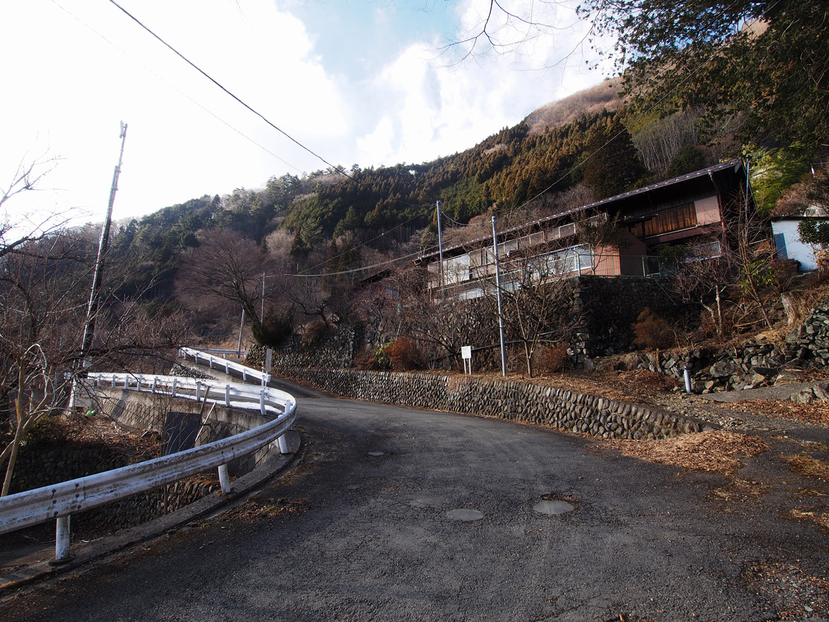 奥多摩の奥集落 石垣と民家