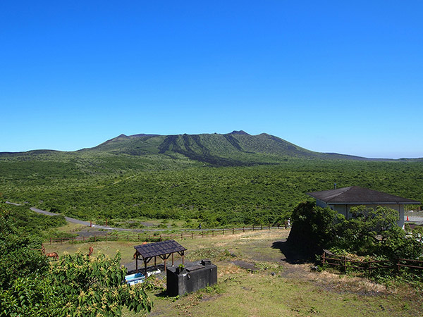 手軽に登れる伊豆大島の三原山で絶景を眺めるのサムネイル