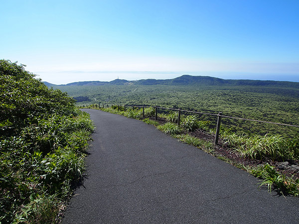 登山道から見たカルデラ