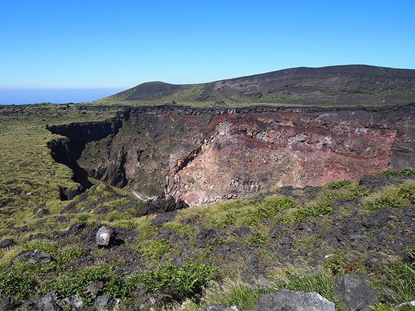 三原山の噴火口