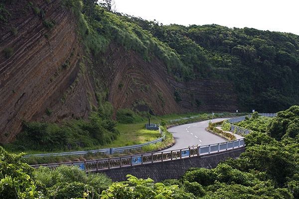 延々と続く地層断面