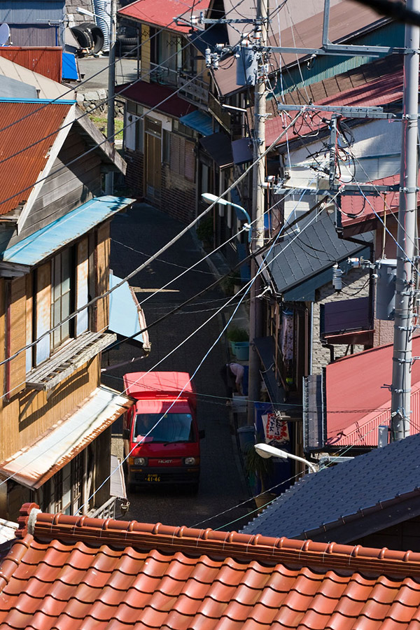 波浮港の家々