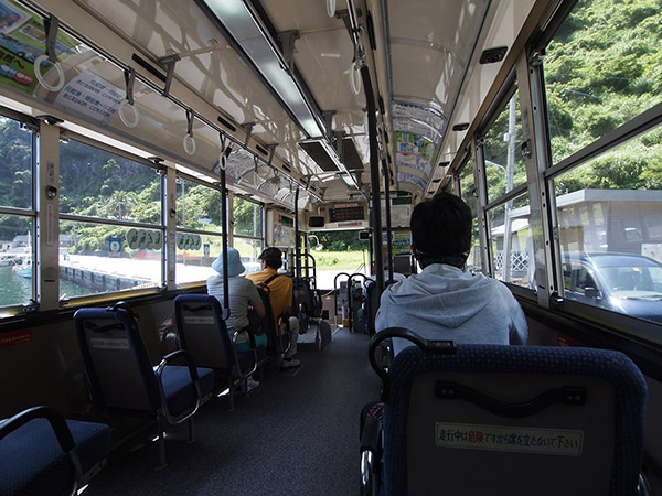 大島バスの車内