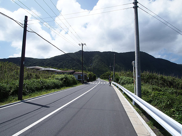 筆島に続く道