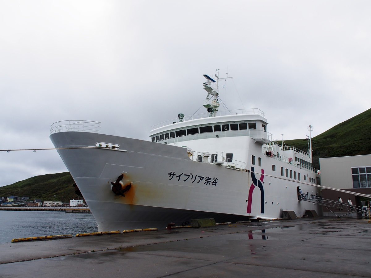 礼文島 香深港に停泊するフェリー