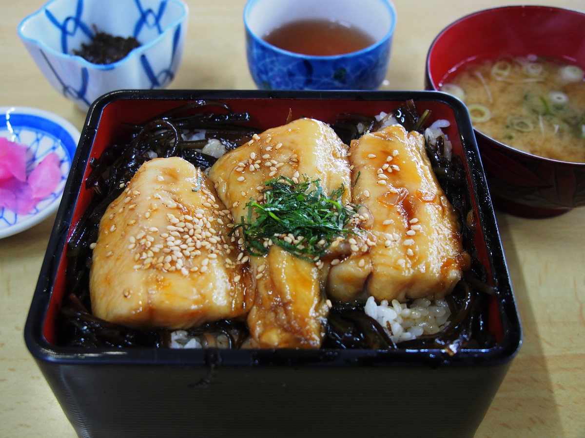 礼文島 武ちゃん 元祖ほっけ蒲焼丼