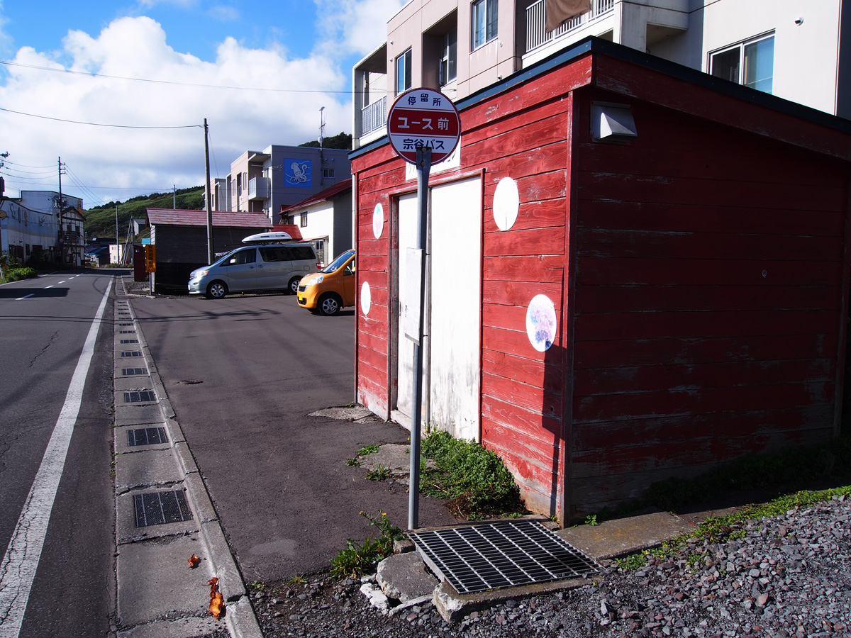 礼文島はな心 バス停 ユース前