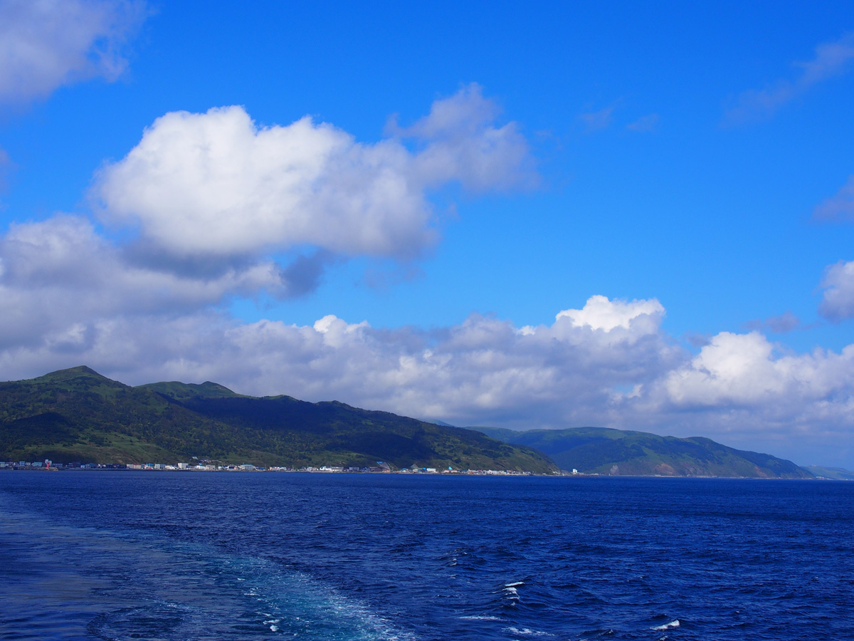 礼文島 海から見た