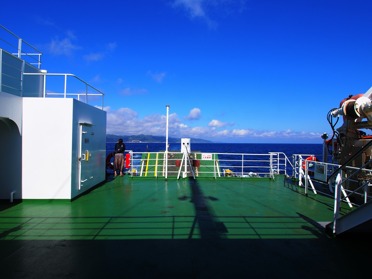 フェリー甲板から見える礼文島