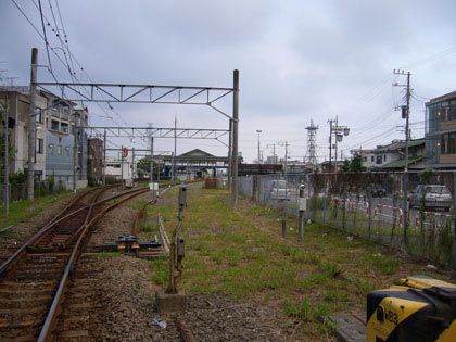 踏切から見える寒川駅