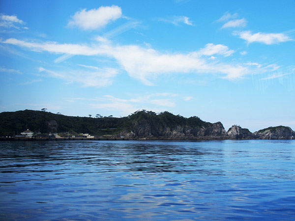 式根島 野伏港付近