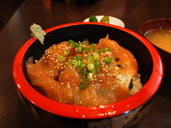 千漁の「づけ丼」950円