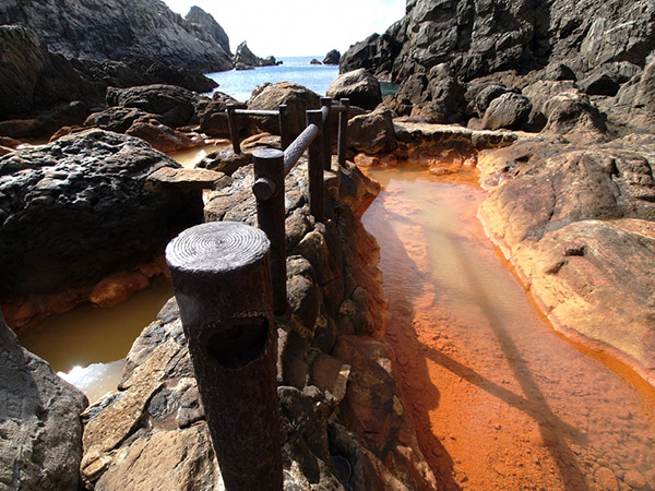 地鉈温泉の茶色い湯