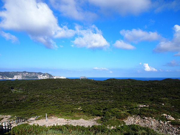 展望台から見る式根島